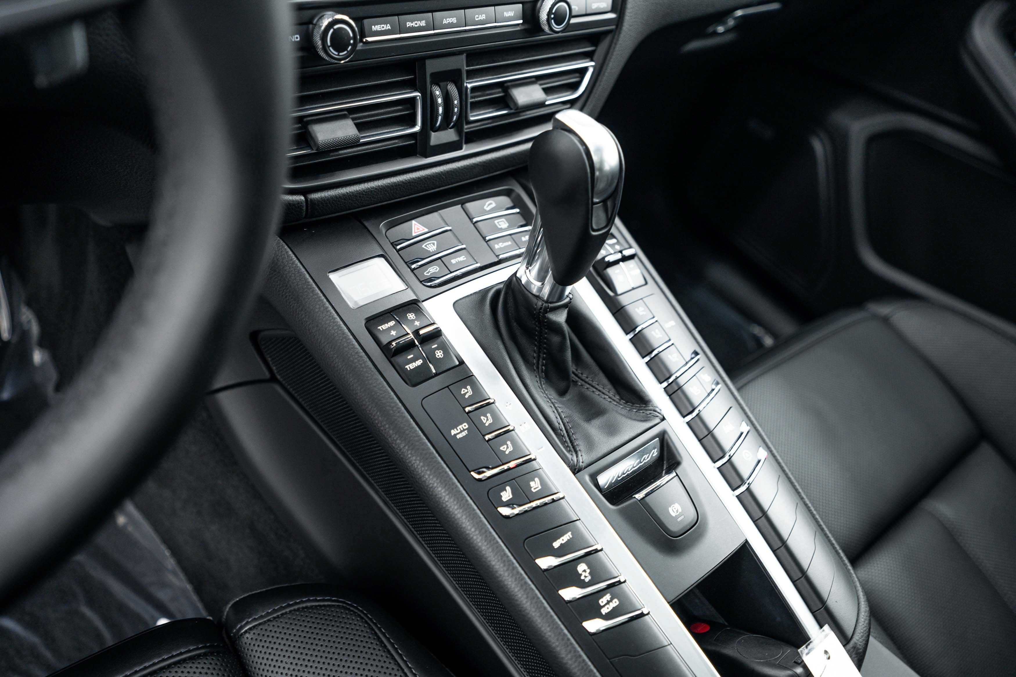 Certified 2021 Porsche Macan AWD/4WD image 12
