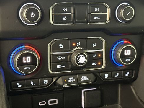 Used 2021 Chevrolet Tahoe Premier w/ Premium Package RWD image 19