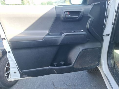 Used 2018 Toyota Tacoma SR RWD image 12