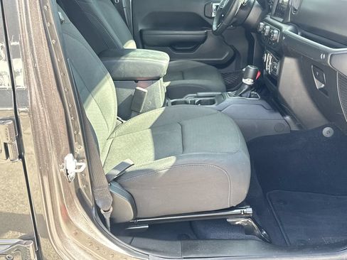 Used 2022 Jeep Gladiator Sport AWD/4WD image 14