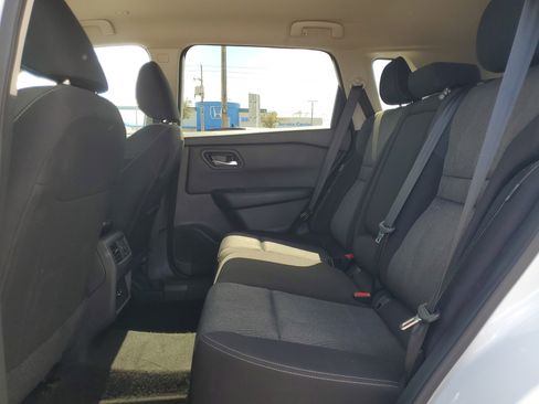 Used 2024 Nissan Rogue SV image 15