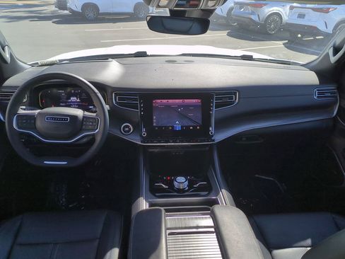 Used 2024 Jeep Wagoneer L Series III w/ Flexible Seating Group image 29