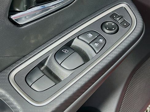 New 2025 Nissan Versa SR w/ Trunk Package FWD image 19