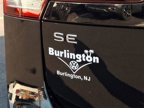 Certified 2023 Volkswagen Tiguan SE R-Line image 31