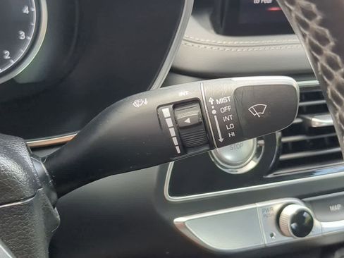 Used 2022 Genesis G70 2.0T image 25