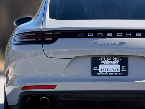 Used 2018 Porsche Panamera 4S image 15