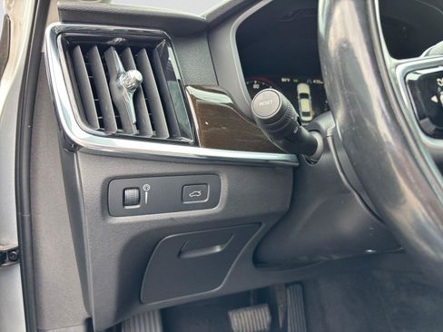 Used 2018 Volvo S90 T5 Momentum w/ Convenience Package FWD image 30