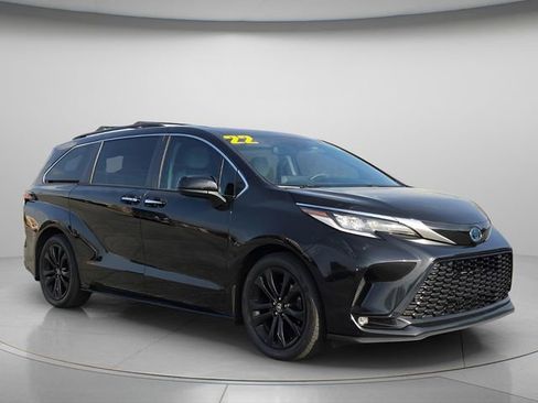 Used 2022 Toyota Sienna XSE image 8