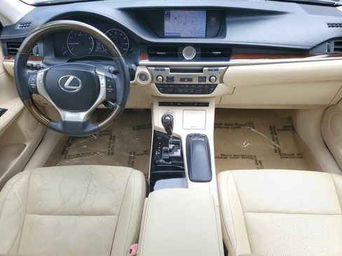 Used 2013 Lexus ES 350 4dr Sdn image 16