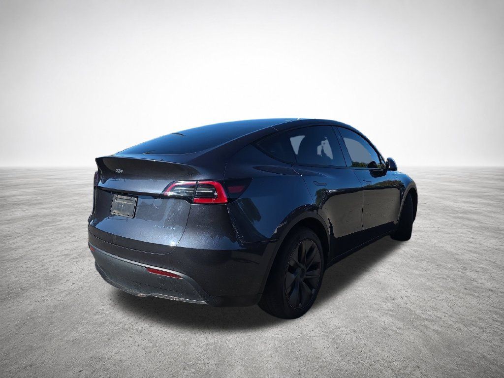Used 2024 Tesla Model Y Long Range AWD/4WD image 7