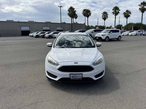 Used 2015 Ford Focus SE FWD image 4