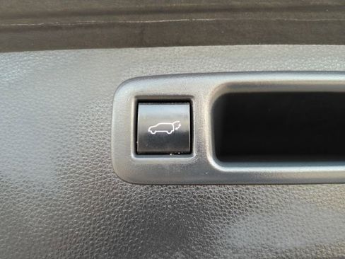 Used 2021 Toyota Highlander XLE image 31