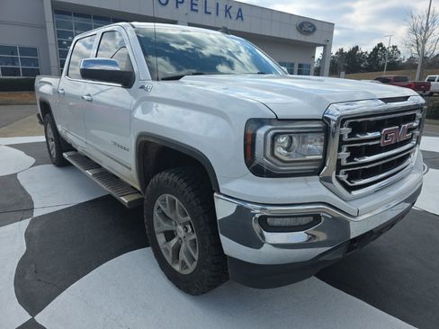 Used 2018 GMC Sierra 1500 SLT w/ SLT Premium Package image 3