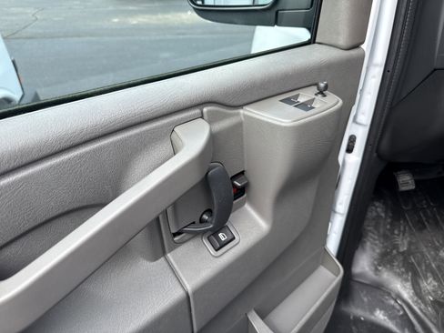 New 2025 Chevrolet Express 3500 w/ Driver Convenience Package image 10