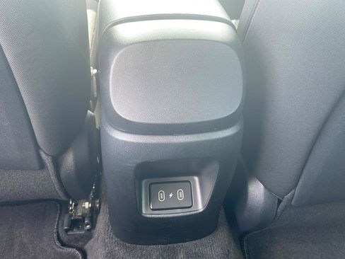 Certified 2025 Hyundai Elantra SE FWD image 17