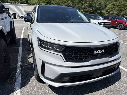 Used 2023 Kia Sorento SX AWD/4WD image 2
