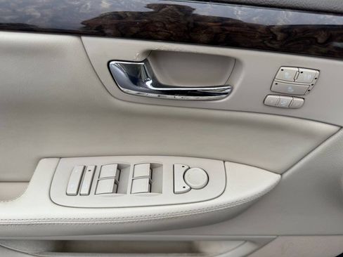 Used 2009 Cadillac DTS w/ Trunk Convenience Package FWD image 15