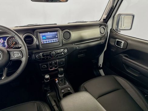 Used 2023 Jeep Gladiator Willys image 23