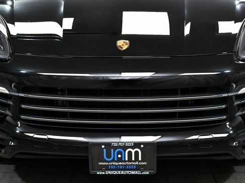 Used 2022 Porsche Cayenne Platinum Edition image 74