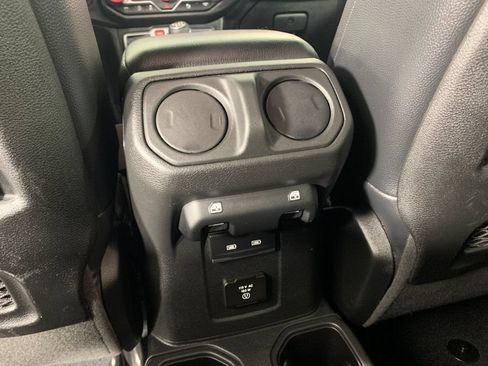 Used 2022 Jeep Wrangler Unlimited Rubicon w/ Safety Group AWD/4WD image 32