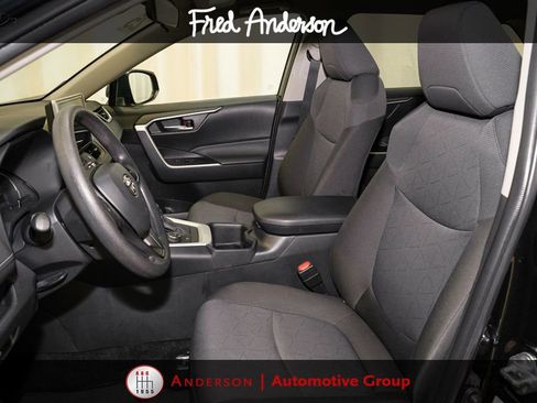 Used 2025 Toyota RAV4 XLE AWD/4WD image 10