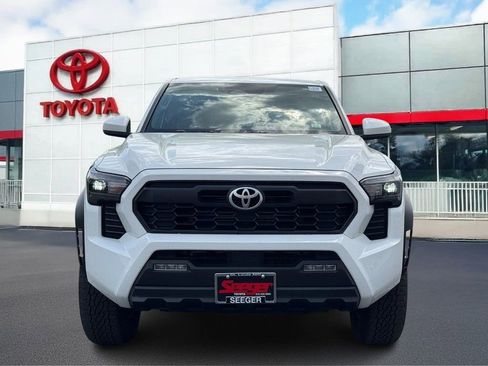 Used 2024 Toyota Tacoma TRD Off-Road AWD/4WD image 10