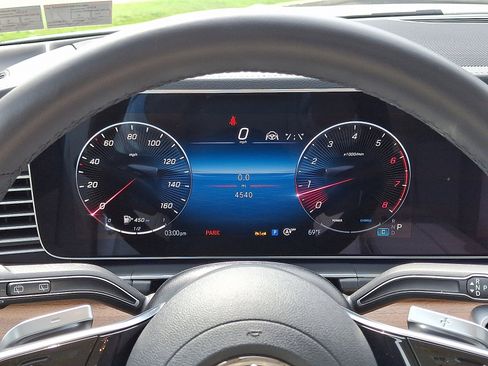 Used 2025 Mercedes-Benz GLS 450 4MATIC image 23