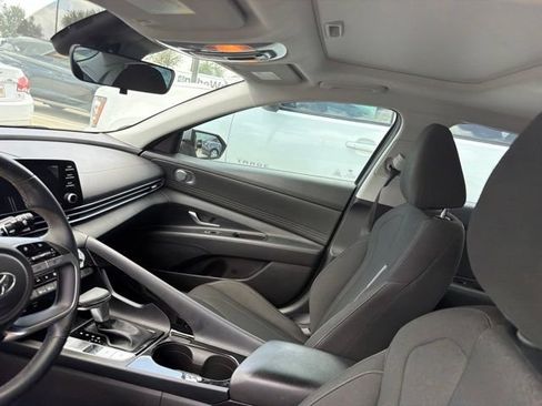 Used 2021 Hyundai Elantra SEL w/ Convenience + Premium Package FWD image 6