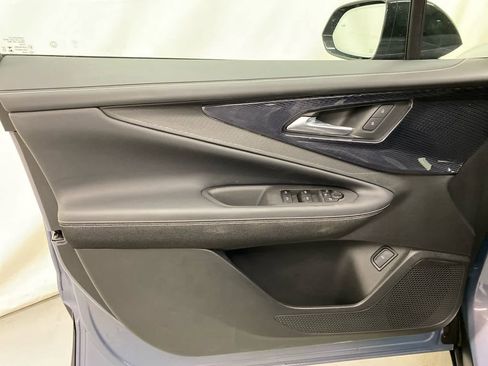 New 2025 Chevrolet Blazer EV LT image 10