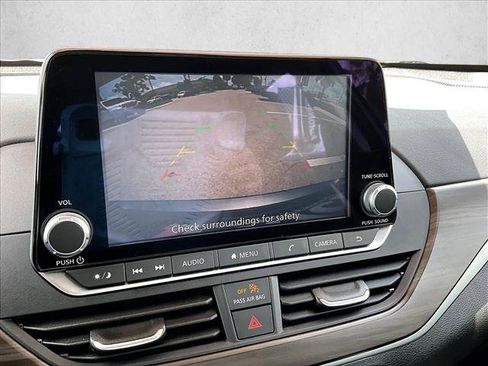 Used 2024 Nissan Altima 2.5 SV FWD image 21