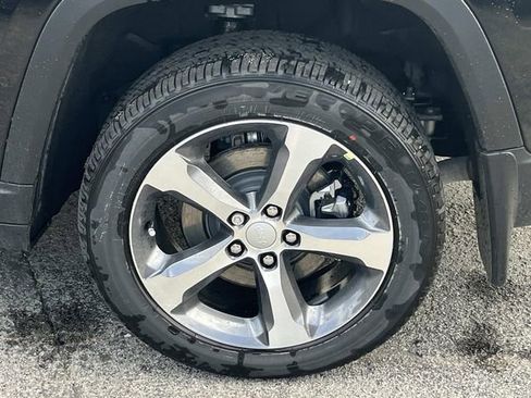 New 2026 Jeep Grand Cherokee L Limited w/ MOPAR Finishing Package AWD/4WD image 11