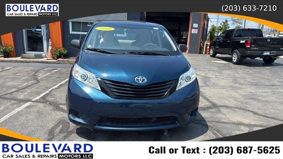 Used 2011 Toyota Sienna FWD image 2