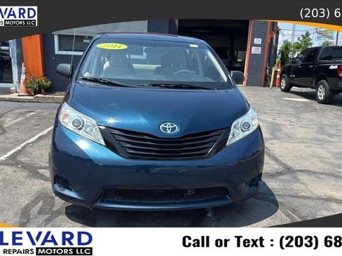 Used 2011 Toyota Sienna FWD image 2