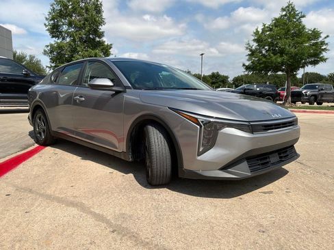 Used 2025 Kia K4 FWD image 4