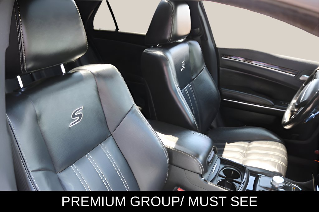 Used 2018 Chrysler 300 S w/ 300S Premium Group RWD image 16