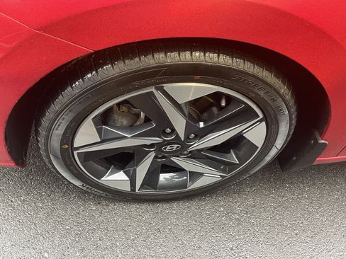 Used 2022 Hyundai Elantra Limited image 9