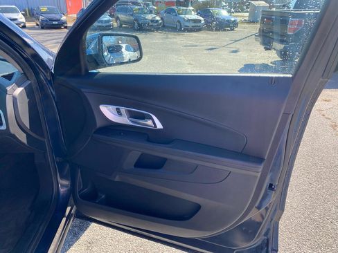 Used 2017 Chevrolet Equinox LT image 16