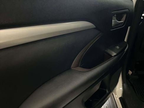 Used 2017 Toyota Highlander XLE w/ Protection Package #3 image 9