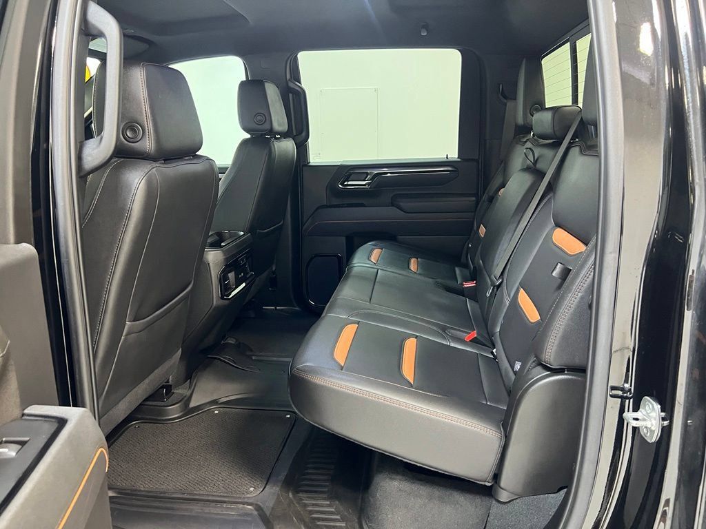 Used 2025 GMC Sierra 2500 AT4 w/ Technology Package AWD/4WD image 29