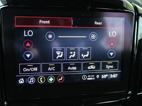 Used 2023 Chevrolet Traverse LT image 35