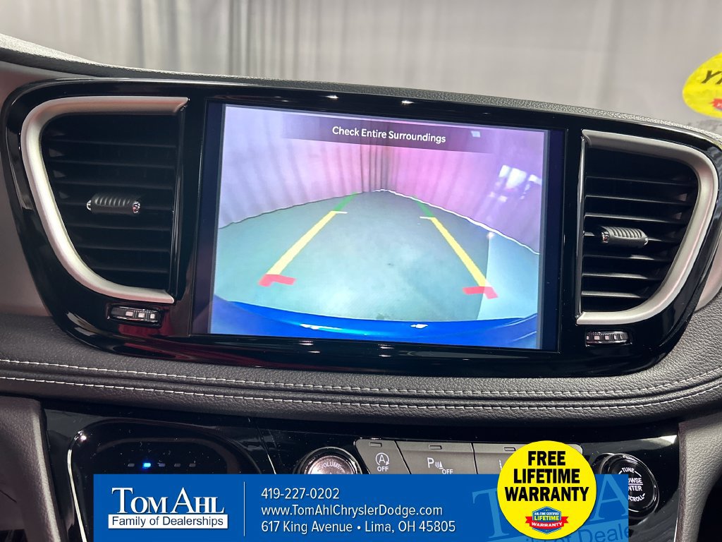 New 2027 Chrysler Pacifica Select FWD image 16