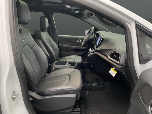 New 2026 Chrysler Pacifica Select w/ S Appearance Package FWD image 31