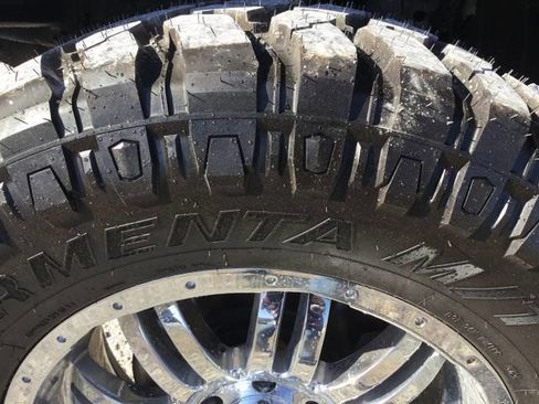 Used 2014 Nissan Titan SV image 10