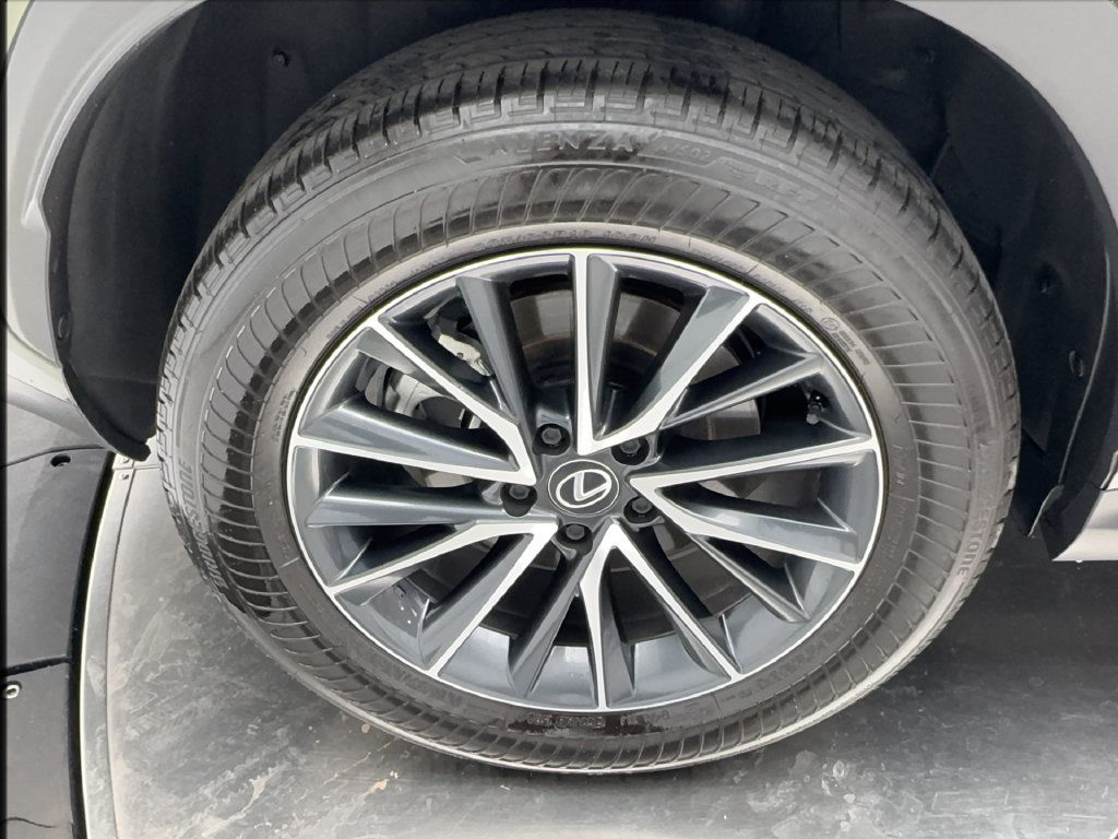 Used 2025 Lexus NX 250 FWD w/ Towing Package (2000 Lbs) image 17