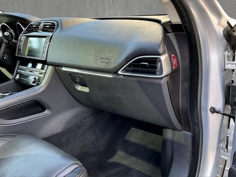 Used 2017 Jaguar F-PACE Prestige image 26