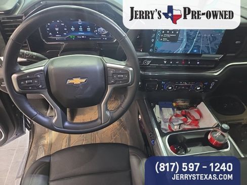 Used 2025 Chevrolet Silverado 3500 LTZ w/ LTZ Convenience Package AWD/4WD image 8