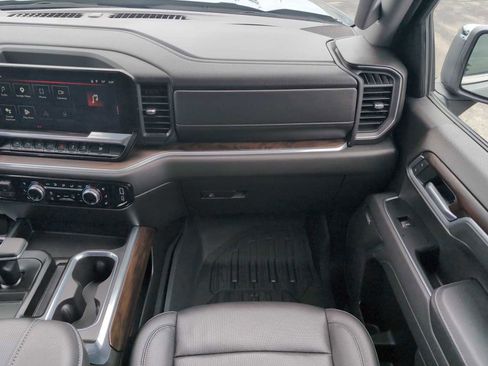 Used 2025 GMC Sierra 1500 SLT w/ SLT Premium Plus Package AWD/4WD image 32