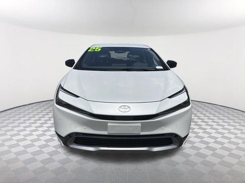 Used 2025 Toyota Prius XLE FWD image 2