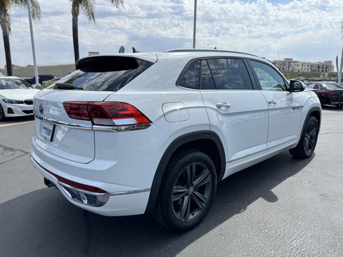 Used 2021 Volkswagen Atlas Cross Sport SE w/ Panoramic Sunroof Package FWD image 9