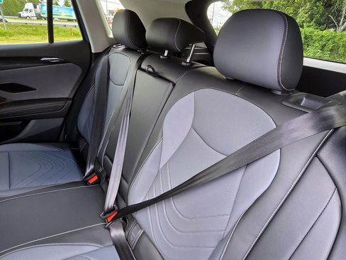 New 2025 Volkswagen Tiguan SE image 27